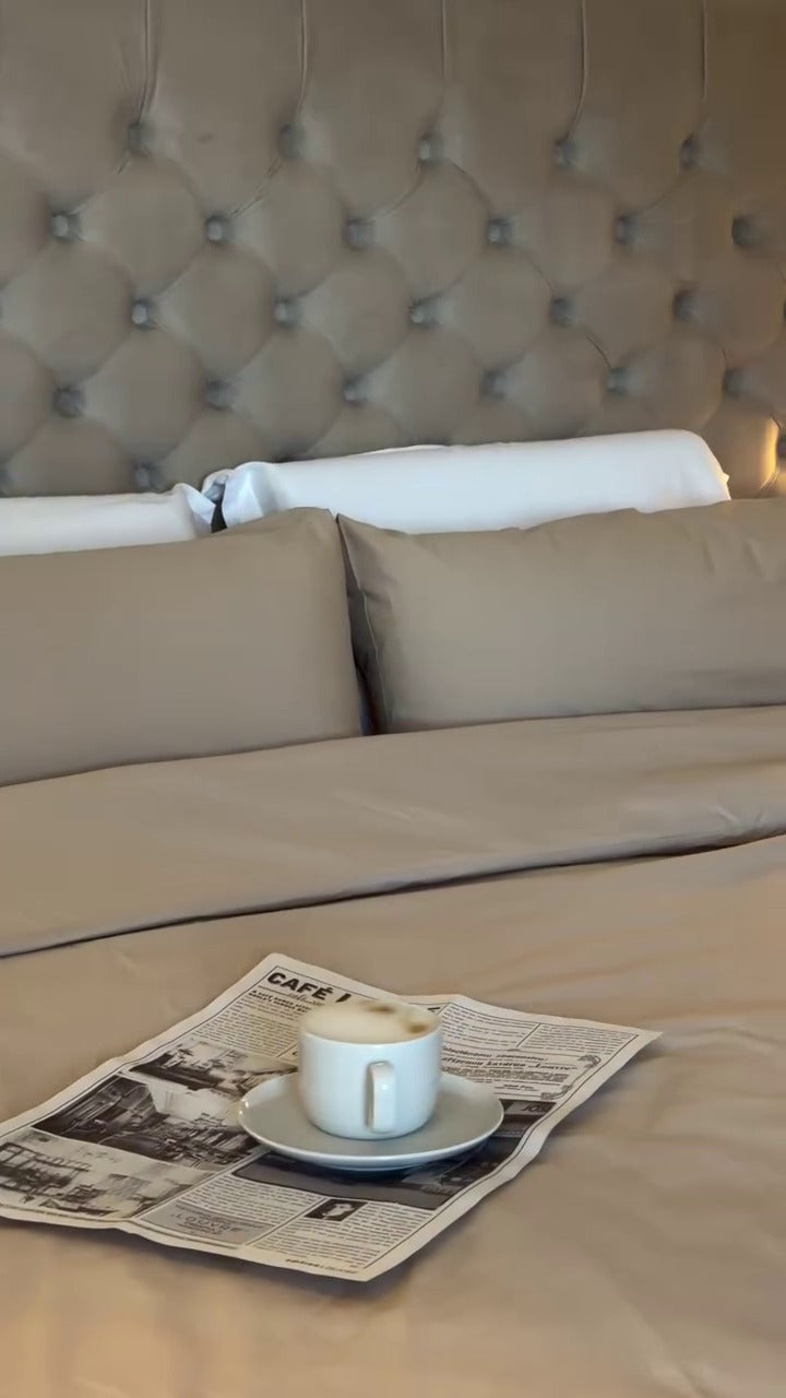 Made Plumelle bed in sand with coffee and newspaper, Boyurtencoockie unboxing